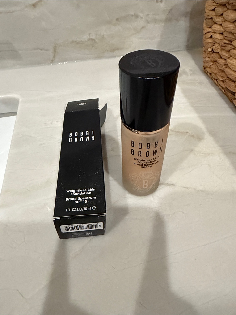 Bobbi Brown Weightless Skin Foundation - Warm Beige N-042